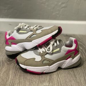 Adidas Falcon White/gray/pink W7.5
